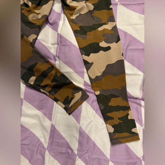 Aerie Women’s Camouflage Leggings - Brown and Green - Picture 6 of 7